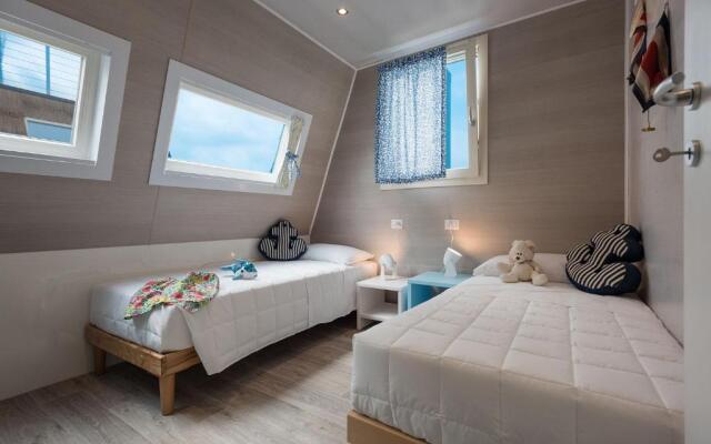 Marina Houseboat 2 pax