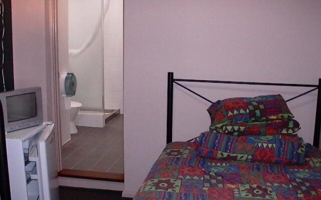 Globe Backpackers & City Oasis Resort