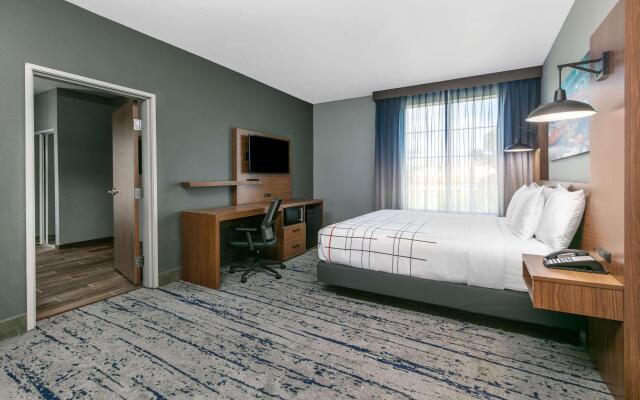 La Quinta Inn & Suites by Wyndham Jacksonville TX