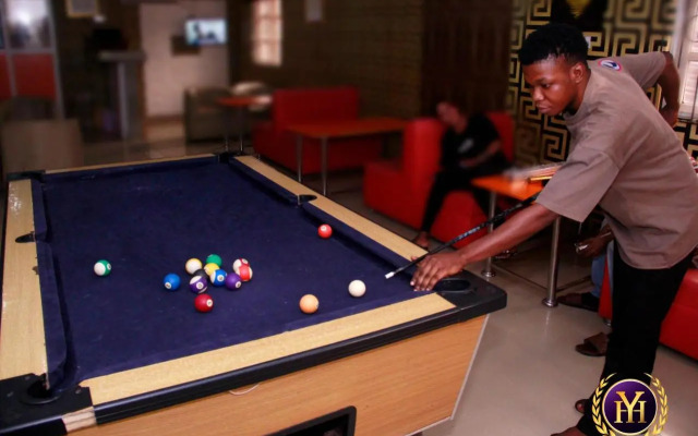 Yais Hotel and Suites