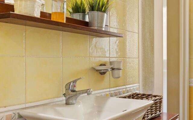 Gorgeous Holiday Home in Ortigia With Balcony