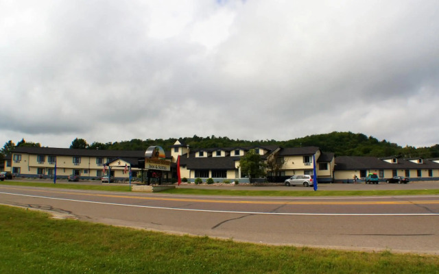 Pictured Rocks Inn & Suites