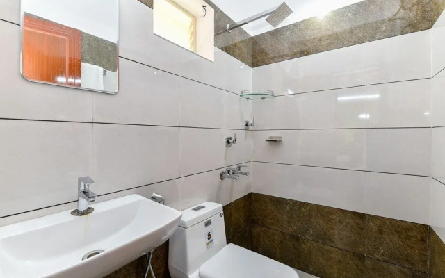White House by OYO Rooms