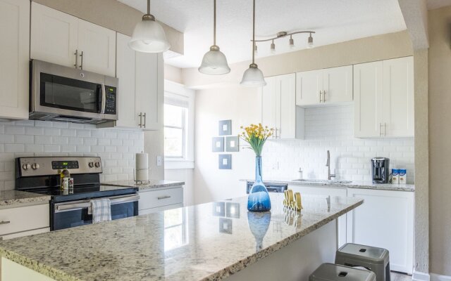 Downtown View Apartments with Parking