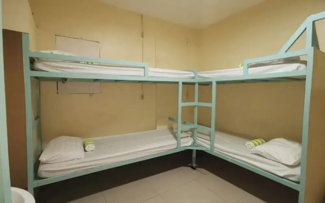 Resort’s Side Hostel near Shangrila