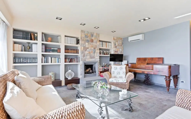 Penelope Seaview Apartment