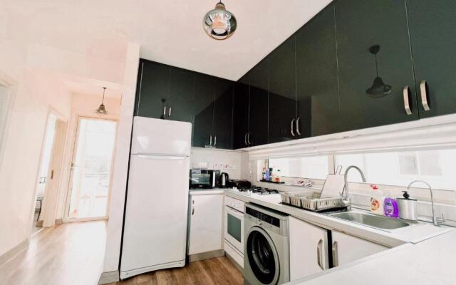 Flat With Roof Terrace and Sea View in Kyrenia