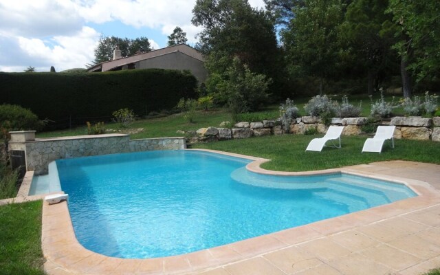 Charming Holiday Home in Tourtour, Provence With Garden