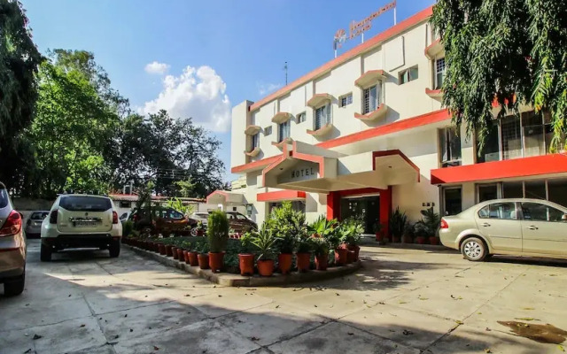 OYO 33385 Hotel Mandakini