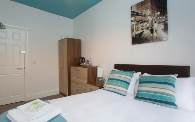 Town House @ Minshull New Road