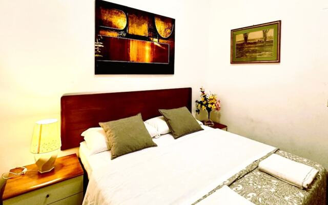 4 Bed-sleeps 8-central Rome-5 Min to Colosseum