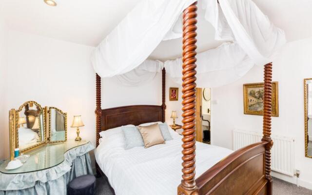 Shakespeare House, Free Parking, Town Centre Location