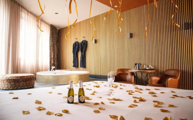 Manzo's Suites