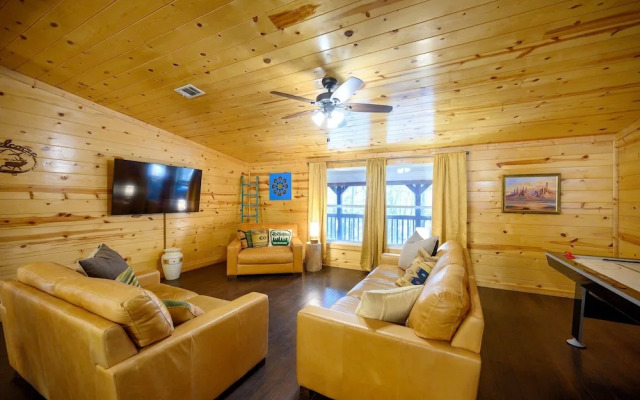 Outlaw Rose Cabin for 8!
