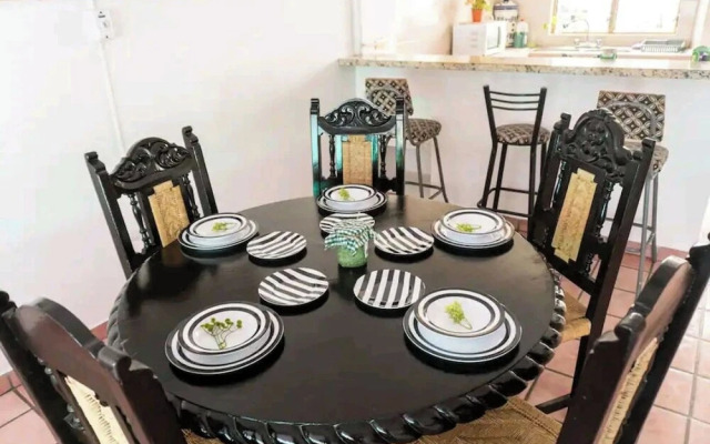 Room in Guest Room - Suite 2 Vena (close to Buses and Supermakets