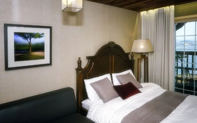 Tongyoung Mongdolhouse Pension