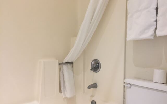 Travelodge by Wyndham Clearlake