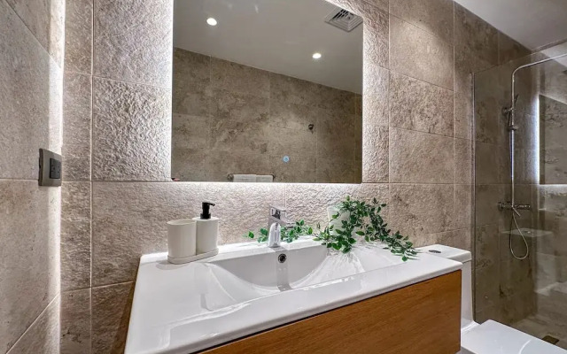 Luxury 2 Bedroom Apartment