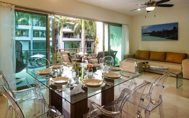 Luxurious & Central Condo In Playa Steps From The Beach
