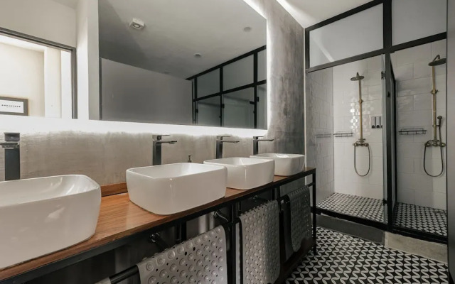 Top Bed Shared Room Men