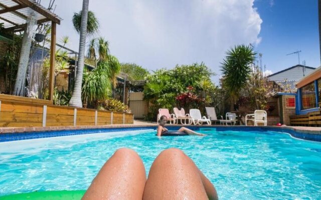 Ozzie Pozzie Backpackers