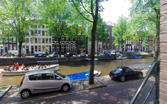 1637 Historic Canal View Suites