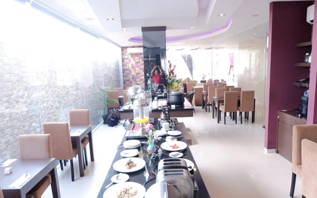 Viva Hotel Kediri, Azana Hotels Collection