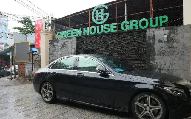 RedDoorz Premium @ Nguyen Thai Son Street