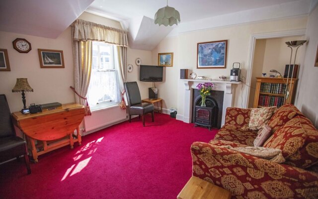 Cladda House & Holiday Apartments
