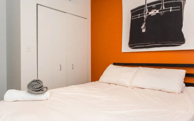 Bright & Modern 1 BDR in Downtown