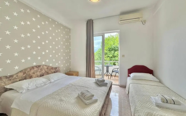 B&M Holiday Rooms