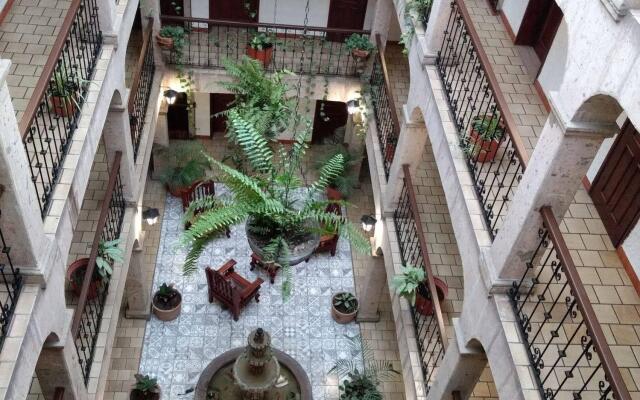 Hotel Don Quijote Plaza