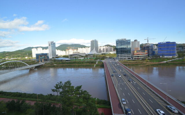 Golden Business Hotel