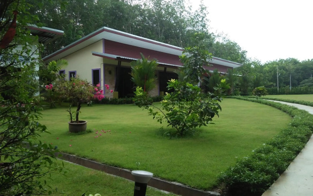Phuket Sirinapha Resort