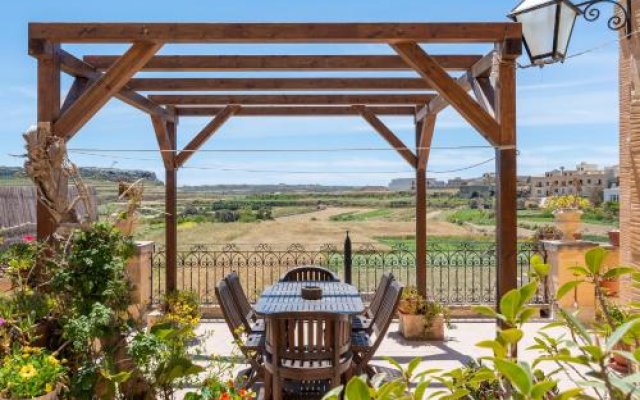 Villayana Gozitan Farmhouse with pool