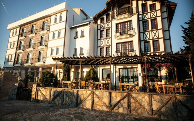 Zinos Hotel