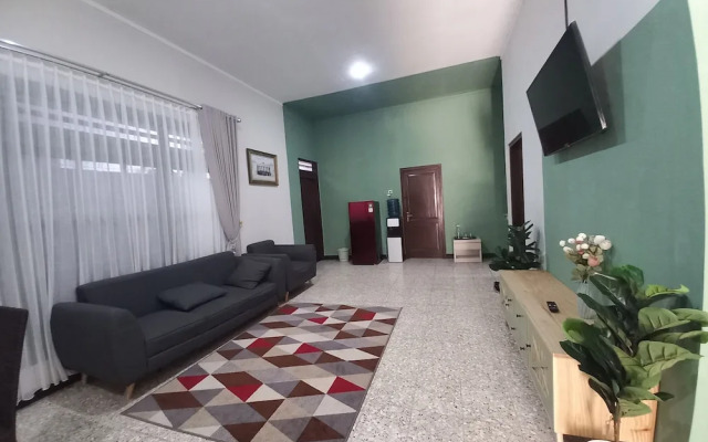 Homestay Azarine Jogja Dekat UGM By Simply Homy