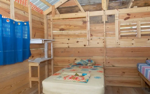 Private Ocean-Front Cabin with private bathroom on San Blas Island