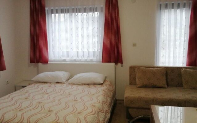 Apartments and Rooms Krizmanic
