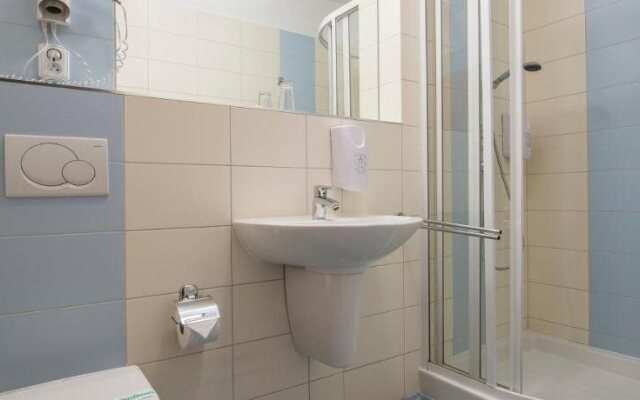 Felicity Garni Hotel