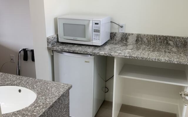 Days Inn by Wyndham Lake Point