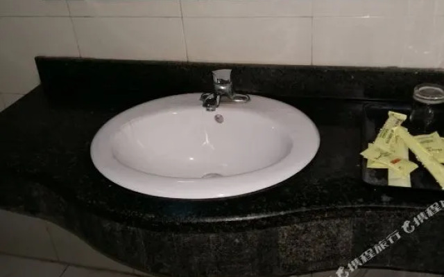 Lianglu Business Hostel