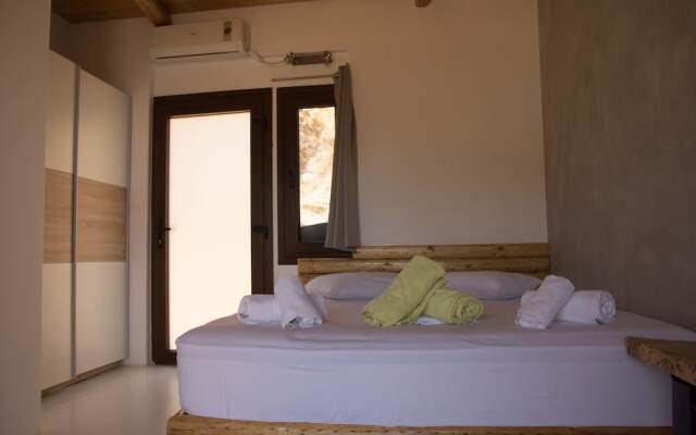 Spathi Beach Bar Restaurant & Suites