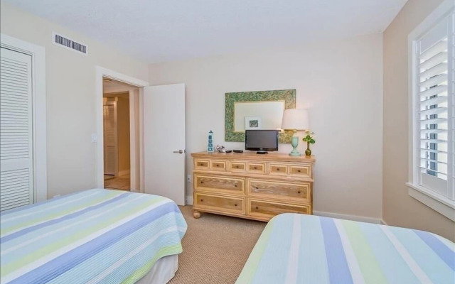 Sea Oats 214 2 Bedroom Condo by RedAwning