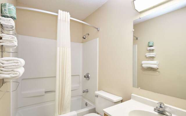 Super 8 by Wyndham Greenville