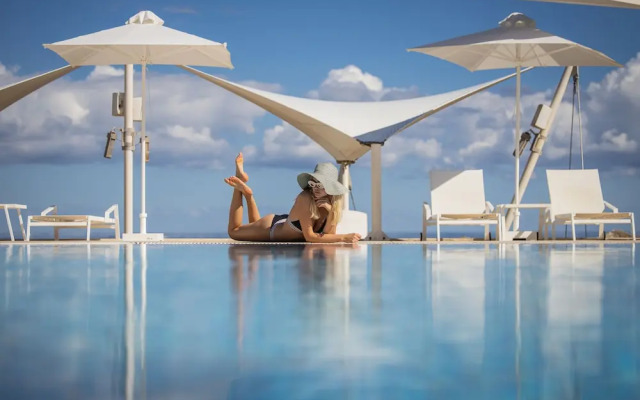 Akrogiali Beach Hotel