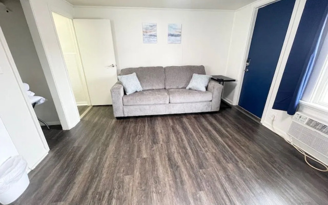 Anchor Bay Inn and Suites