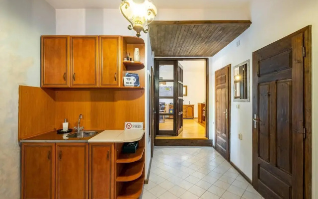 Lovely 5-bed Authentic House in the Arbanasi