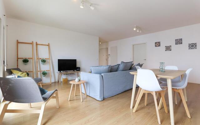Modern Bright Avenidas Novas by Homing