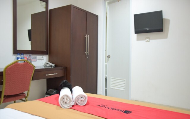 RedDoorz Plus near Plaza Indonesia